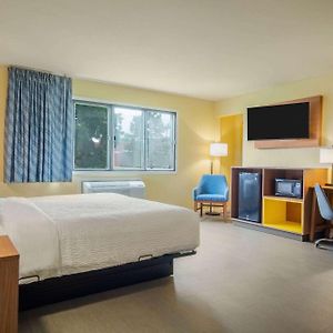 King Room Mobility Access or Non-Smoking